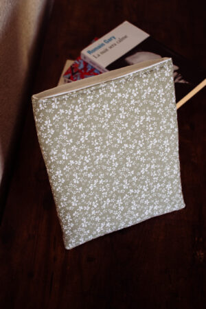 Housse de livre fleurs vertes