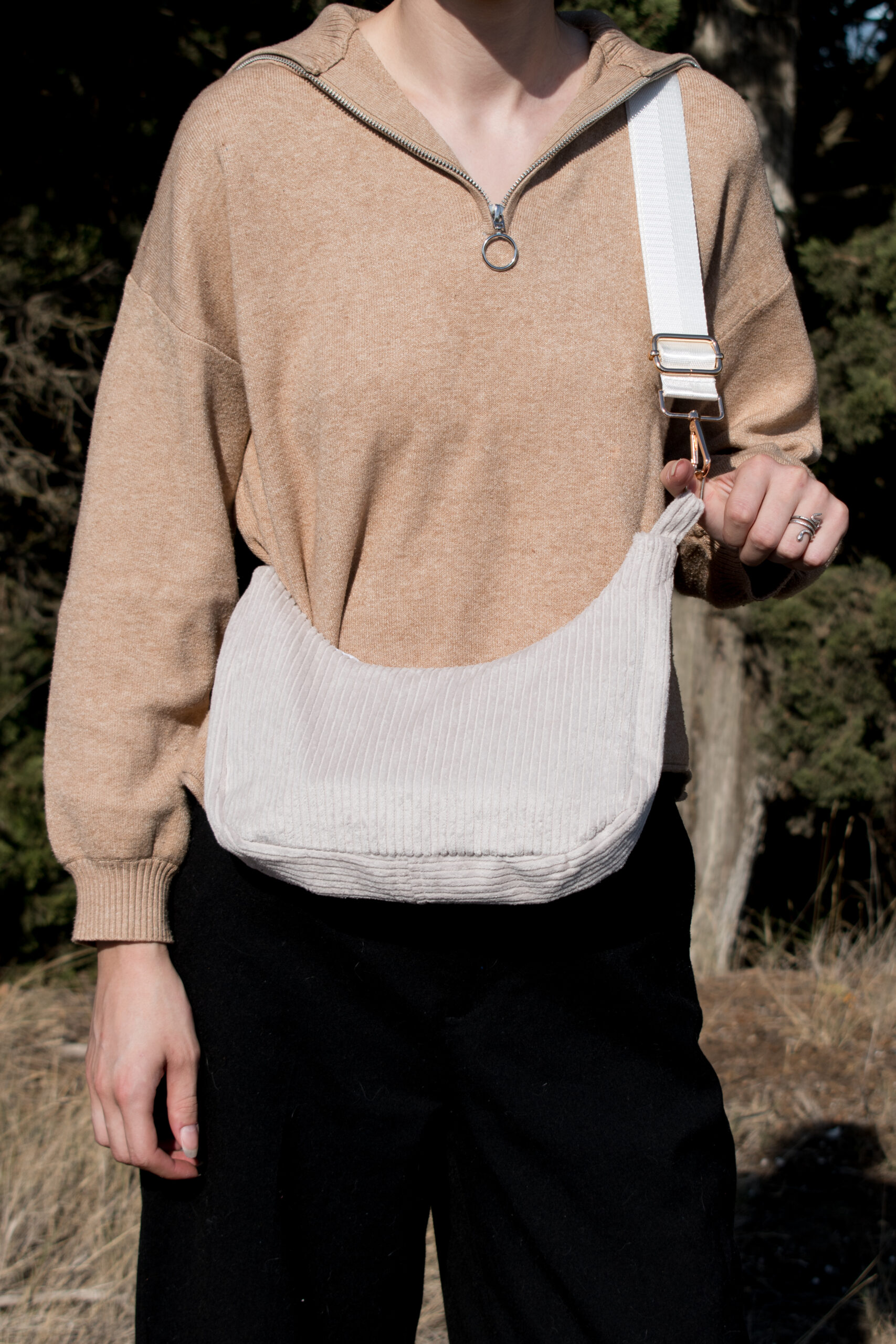 Sac baguette en velours beige – Image 4