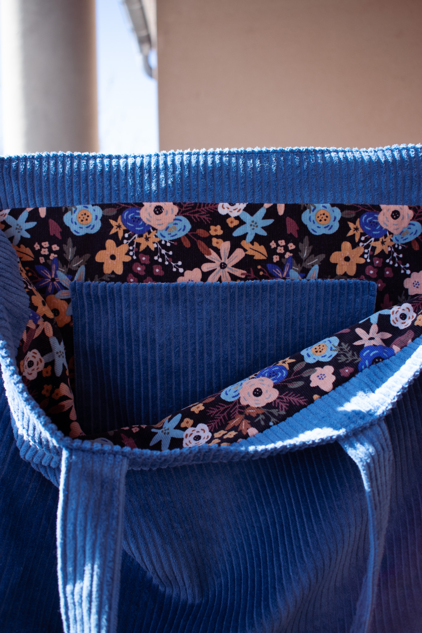 Sac cabas en velours bleu – Image 4
