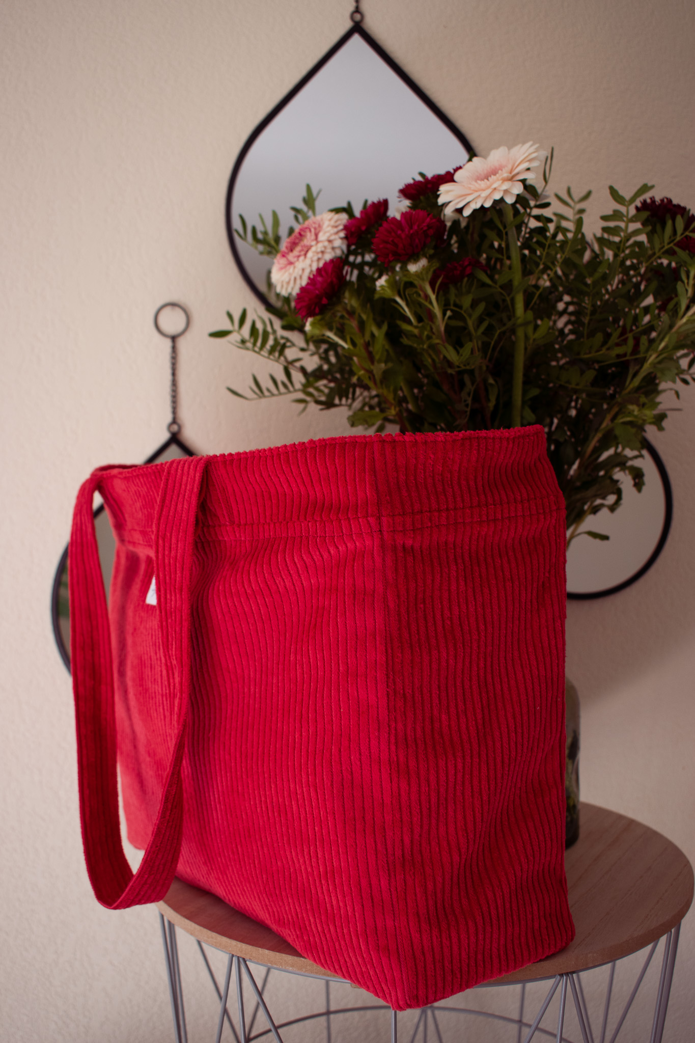 Sac cabas en velours rouge – Image 2