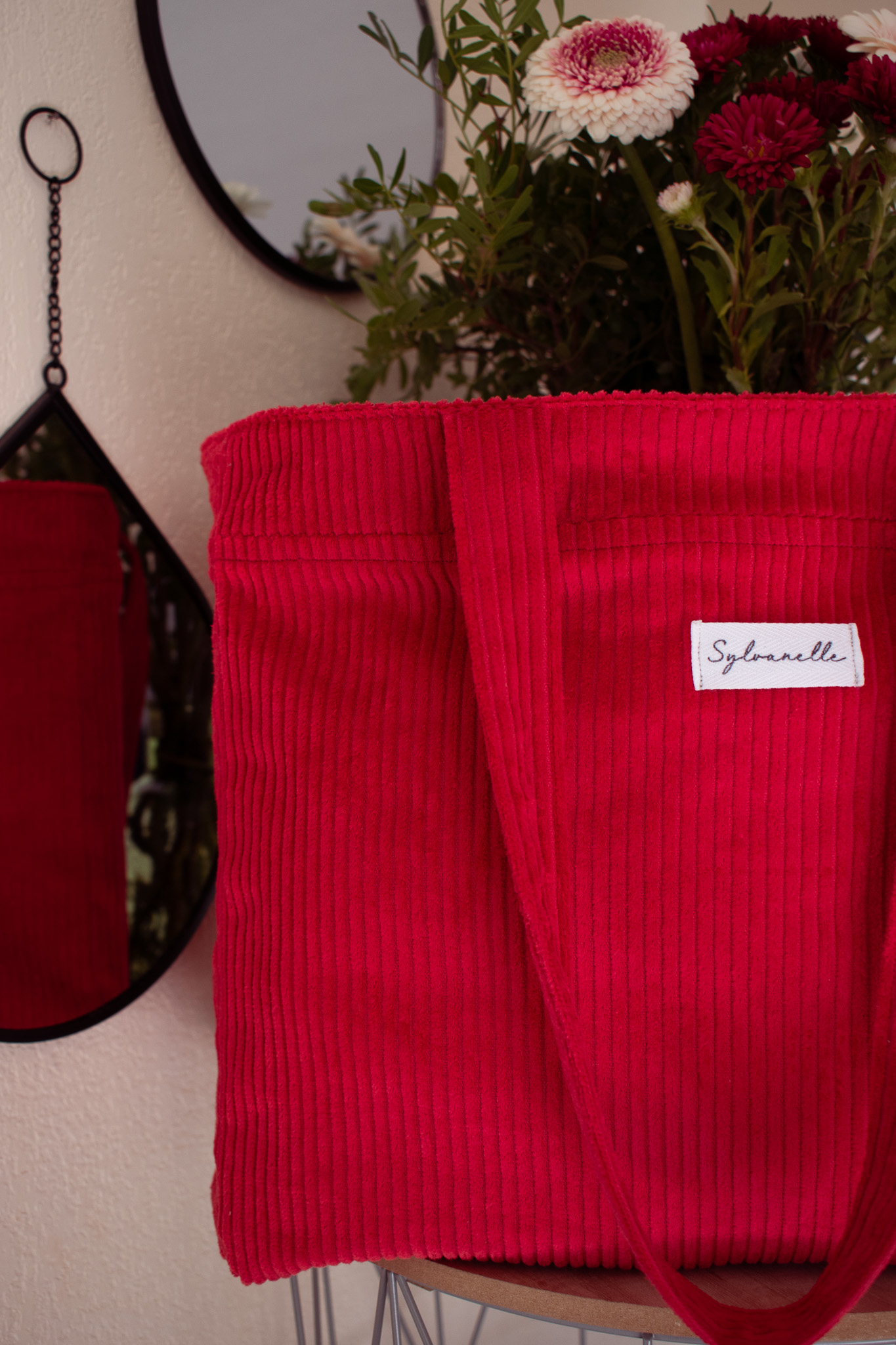 Sac cabas en velours rouge – Image 3