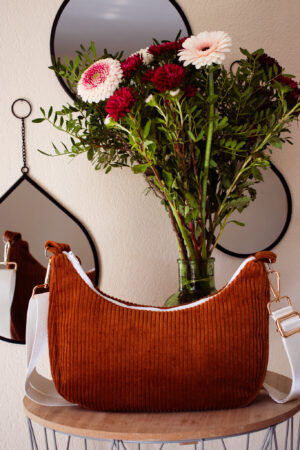 Sac baguette en velours caramel