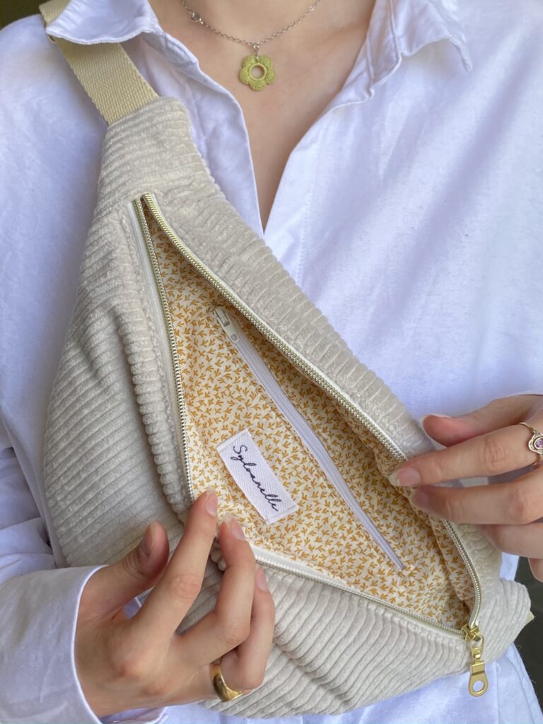Sac banane personnalisé velours côtelé beige et Cléo